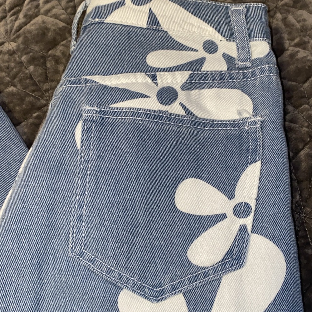 Baevely Blue Boyfriend High Waisted Loose Fit Wide Leg Flower Denim Jeans NWOT - Picture 4 of 12